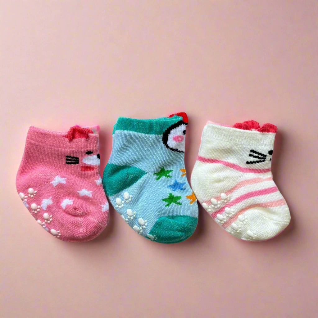 Carter’s Baby Girls 3-Pack Socks (0–6M)
