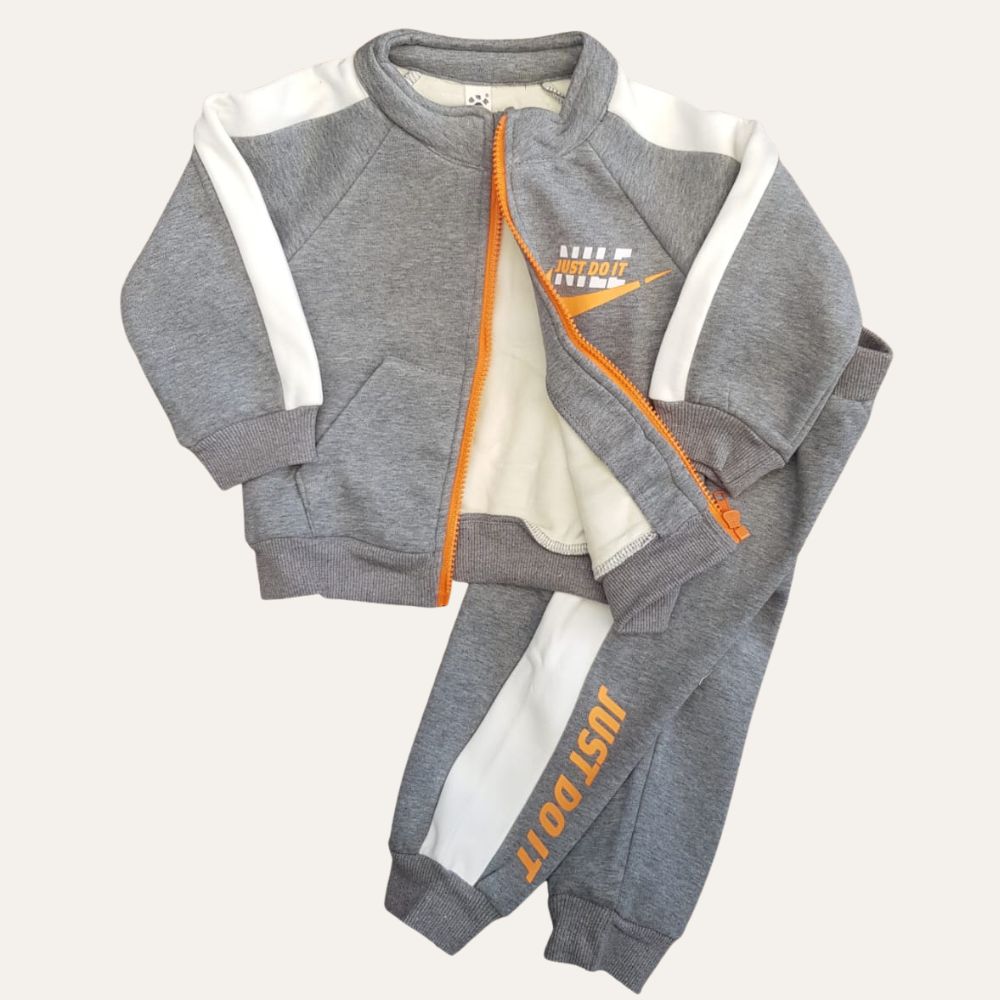 Nike Cozy Comfort: Winter-Ready Fleece-Lined Unisex Tracksuit in Adorable Grey